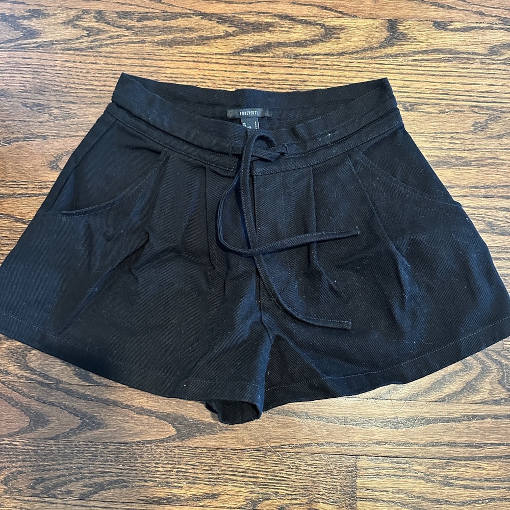 FOREVER 21 - Black Shorts